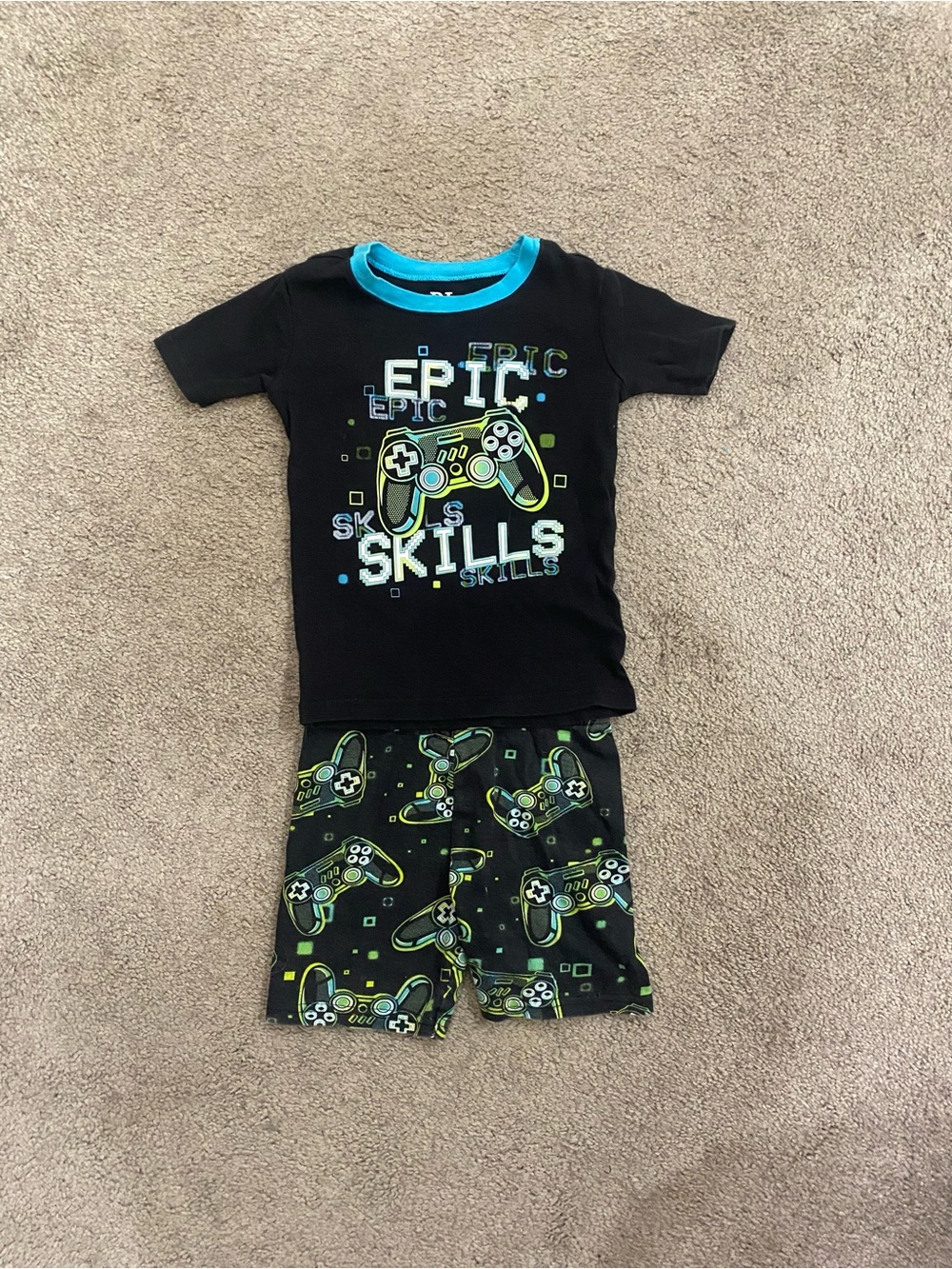 Boys Children’s Place Gamer Pjs Set size 6